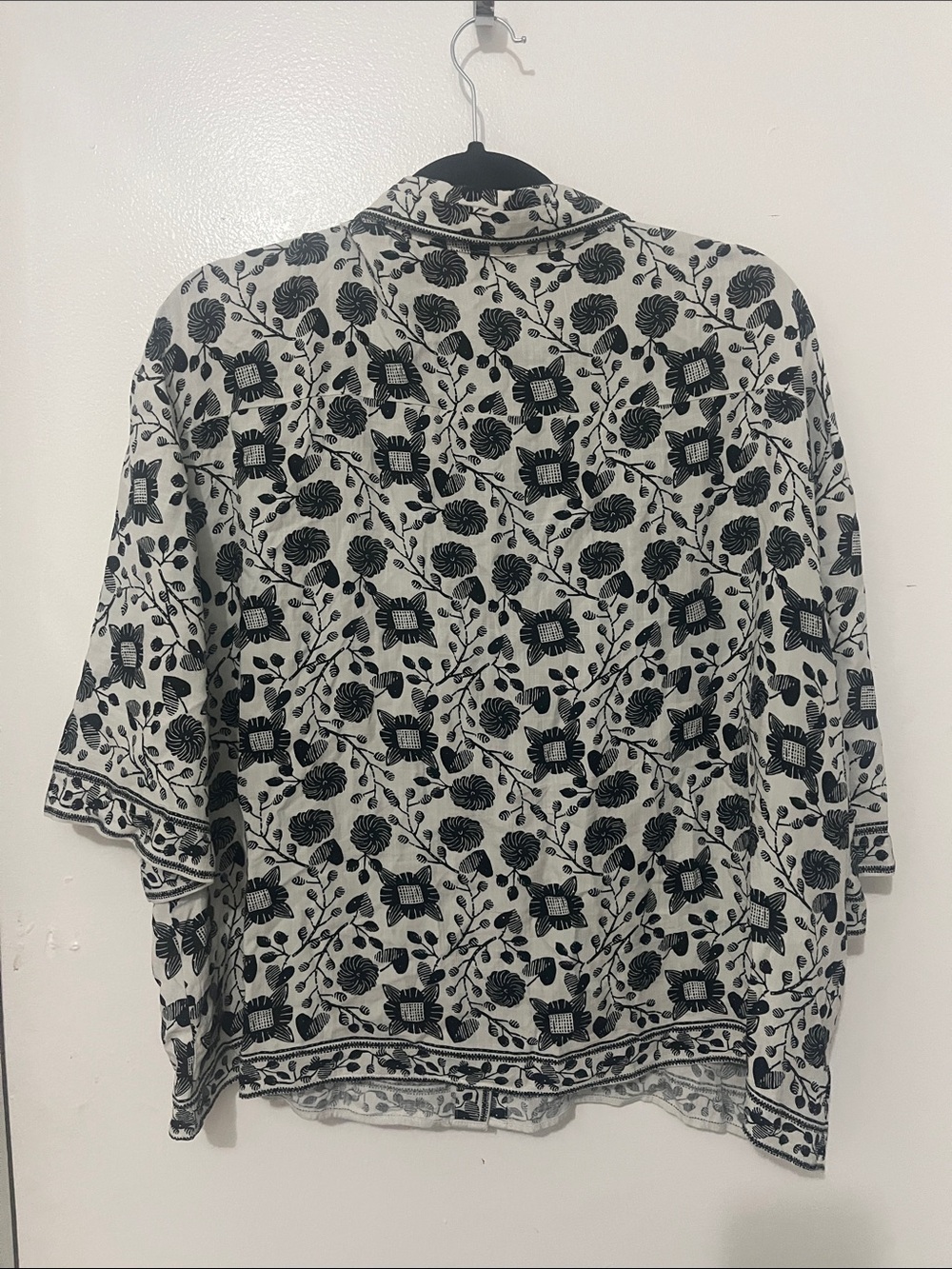 Max Studio Black & White Floral Button-Front Shirt - Picture 3 of 5